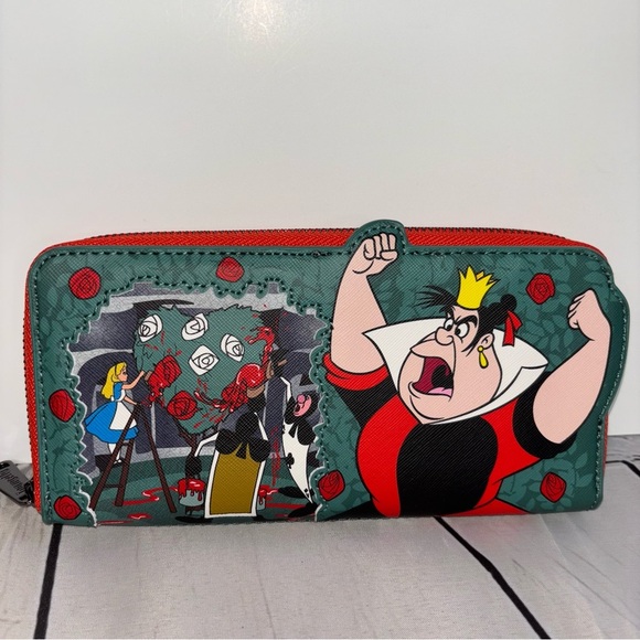 Disney Loungefly RARE Villains Queen Of Hearts Long Wallet - Picture 4 of 7